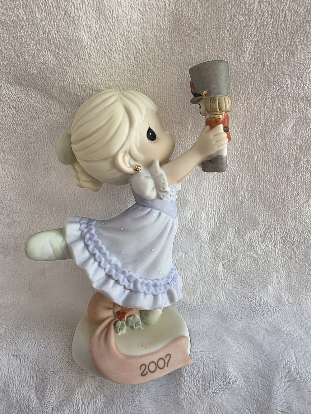 Precious Moments 2007 'Dancing For Joy on Christmas Morning' Figurine #710001